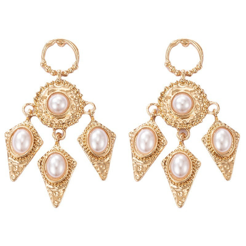 Retro Palace Temperament Alloy Pearl Earrings Exaggerated Hong Kong Style Earrings Earrings-Jewearrings