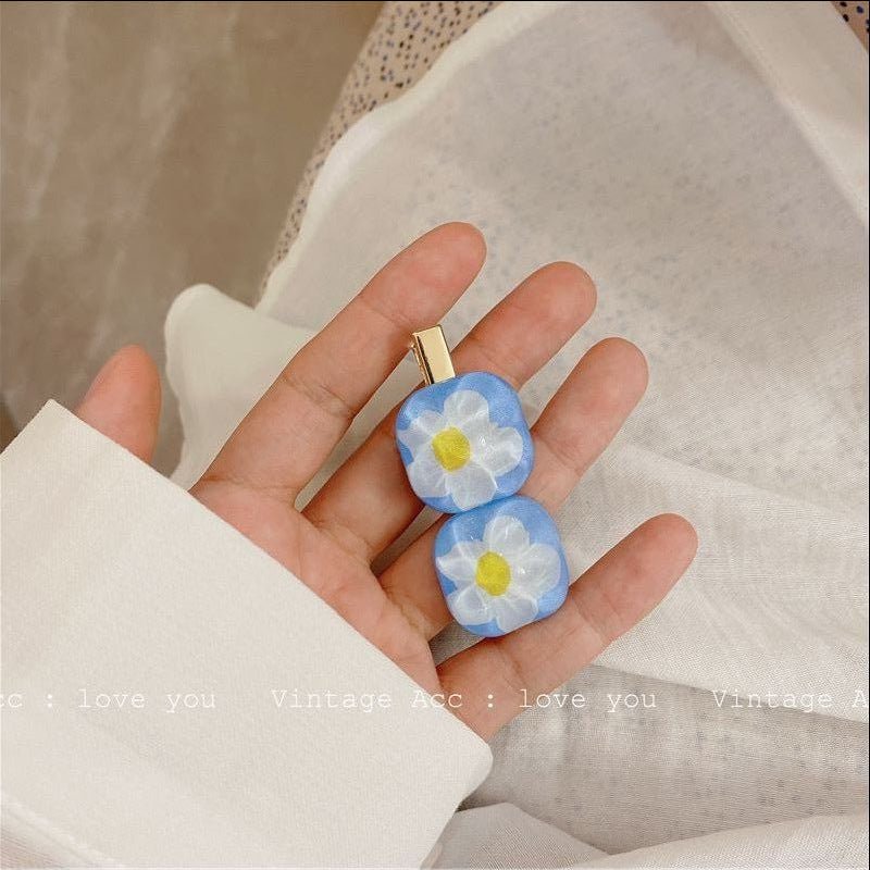 Daisy Earrings With Floral Blue Hairpin-Jewearrings