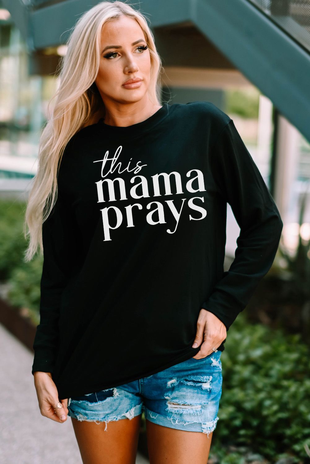 THIS MAMA PRAYS Graphic Sweatshirt-Jewearrings