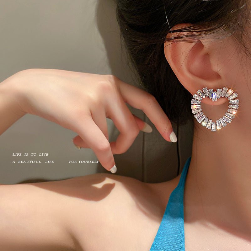 Diamond-studded Love Niche Design Earrings-Jewearrings