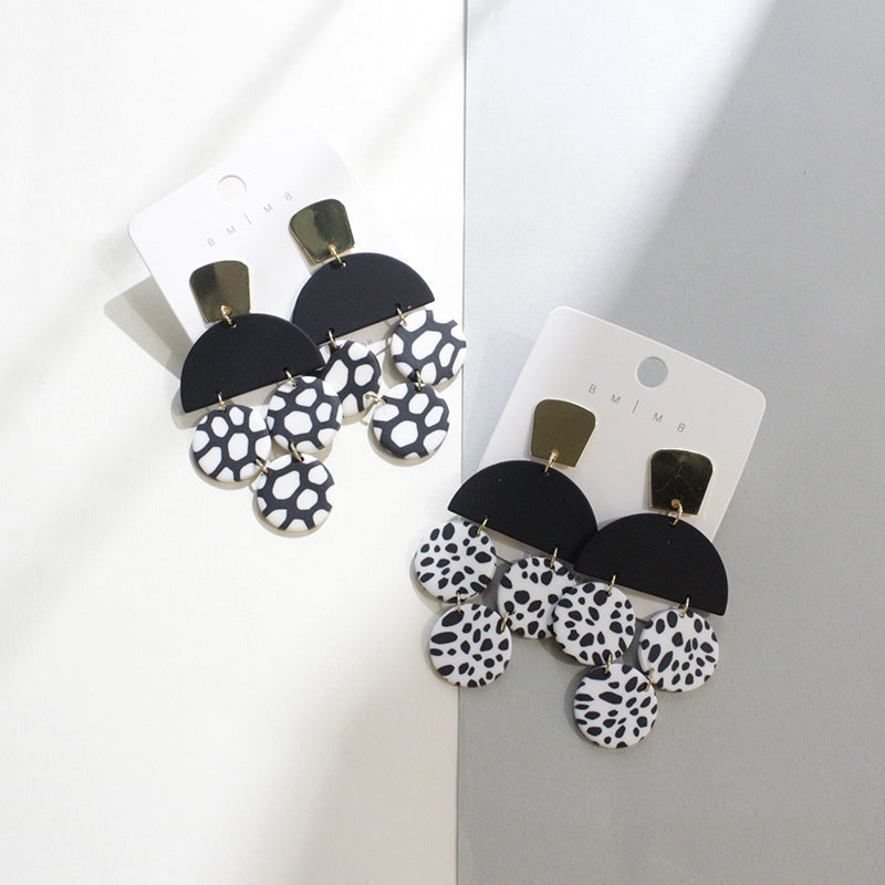 Women's Black And White Contrast Color Geometric Round Stud Earrings-Jewearrings