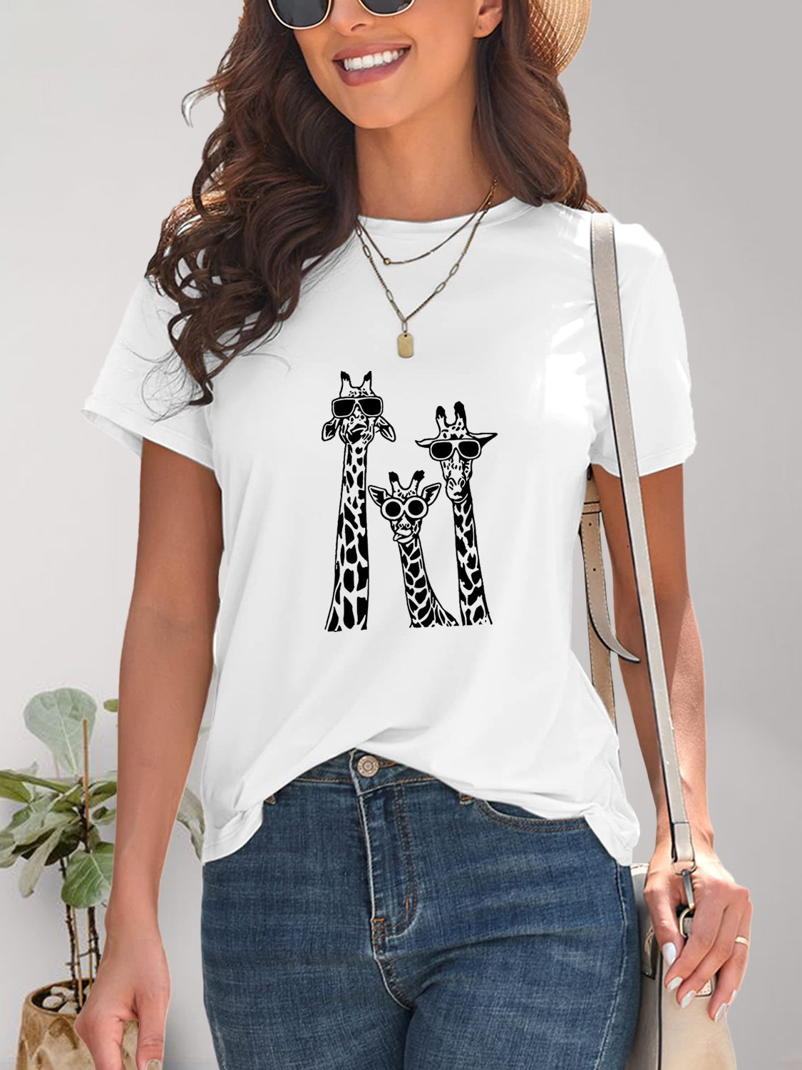 Giraffe Graphic Round Neck T-Shirt-Jewearrings