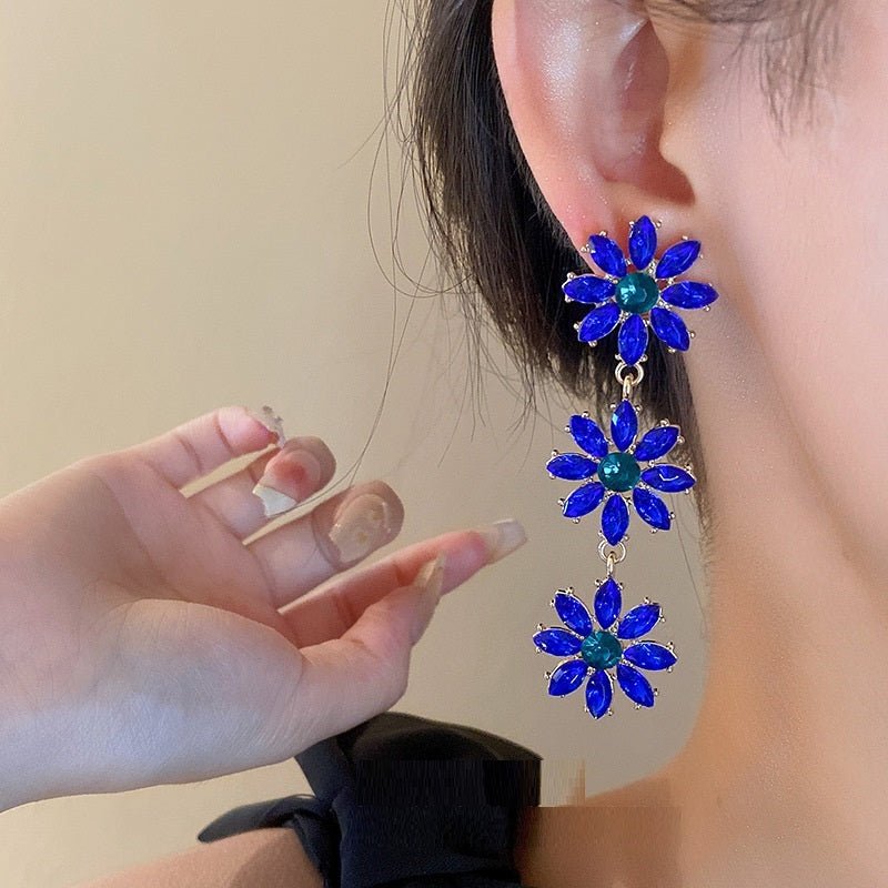 Exaggerating Unique Fashion Silver Stud Rhinestone-encrusted Flower Earrings-Jewearrings