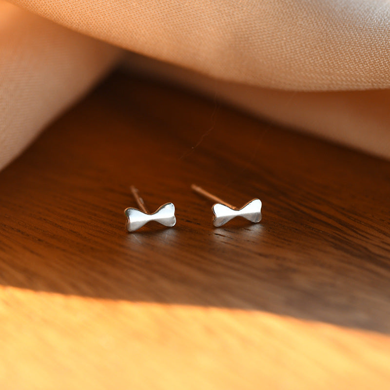 Women's Fashionable Simple Pure Silver Stud Earrings-Jewearrings