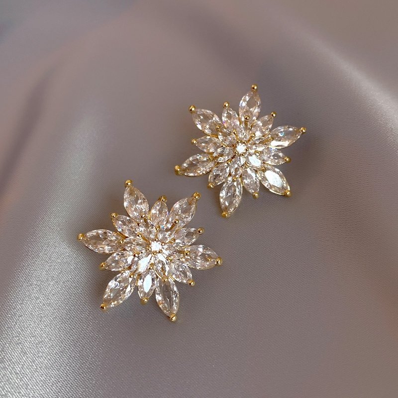 Fashion Temperament Crystal Flower Stud Earrings High Sense-Jewearrings