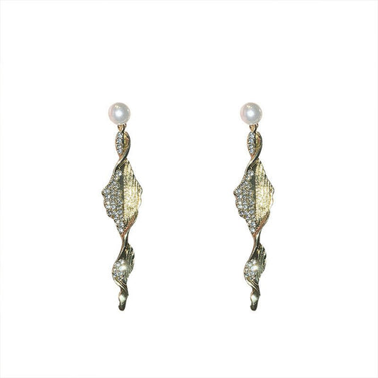 Geometric Twisted Pearl Earrings With Diamonds-Jewearrings