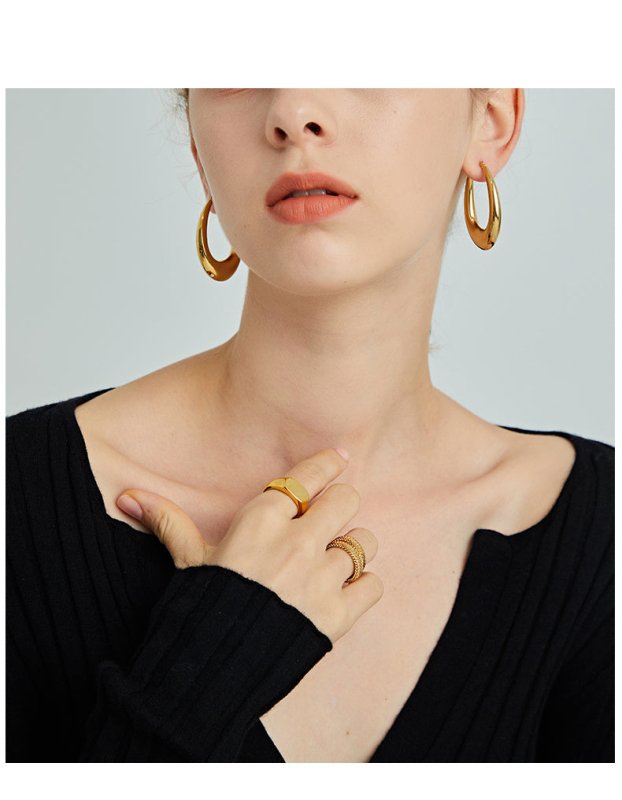 Gold egg-shaped gold earrings-Jewearrings