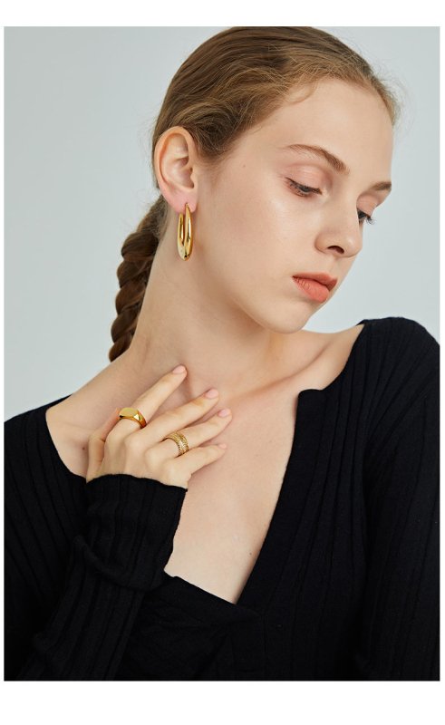 Gold egg-shaped gold earrings-Jewearrings