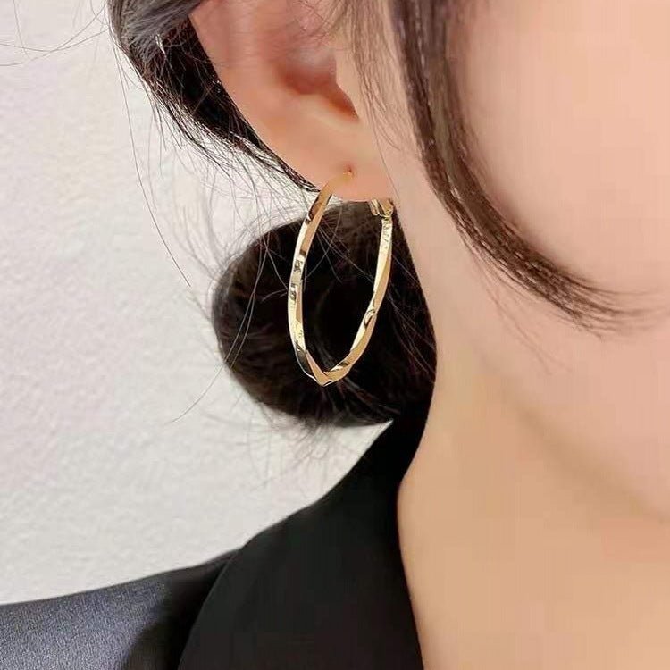 Golden Hoop Fashionable Women Circle Big Earrings Temperament-Jewearrings