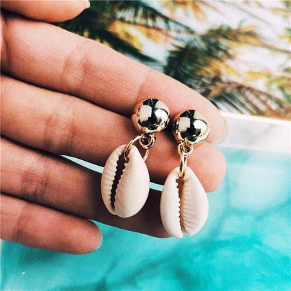 Golden shell earrings-Jewearrings