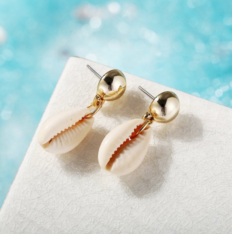 Golden shell earrings-Jewearrings