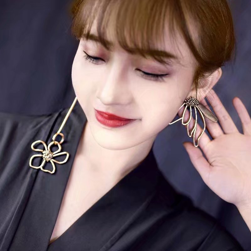 Ins Exaggerated Big Earrings New Temperament Sexy Retro Style Flower Asymmetric Earrings-Jewearrings