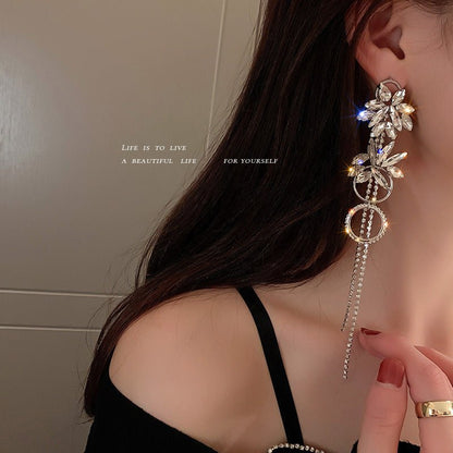 Long Silver Needle And Diamond Flower Tassel Earrings-Jewearrings