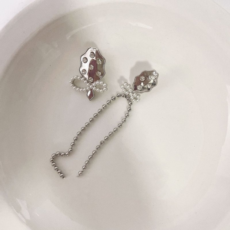 Pearl Flower Earrings Silver Needle Diamond-Jewearrings