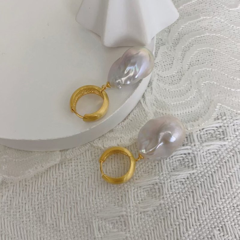 Retro Simple Large Baroque Pearl Earrings-Jewearrings