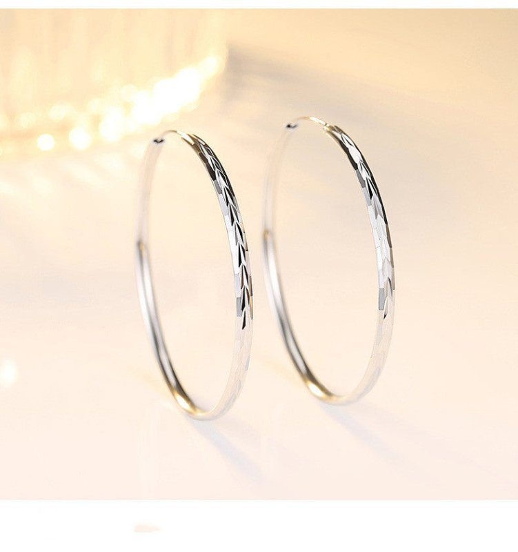 Round Face Was Thin And Big Hoop Earrings-Jewearrings