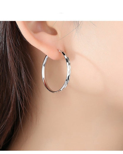 Round Face Was Thin And Big Hoop Earrings-Jewearrings