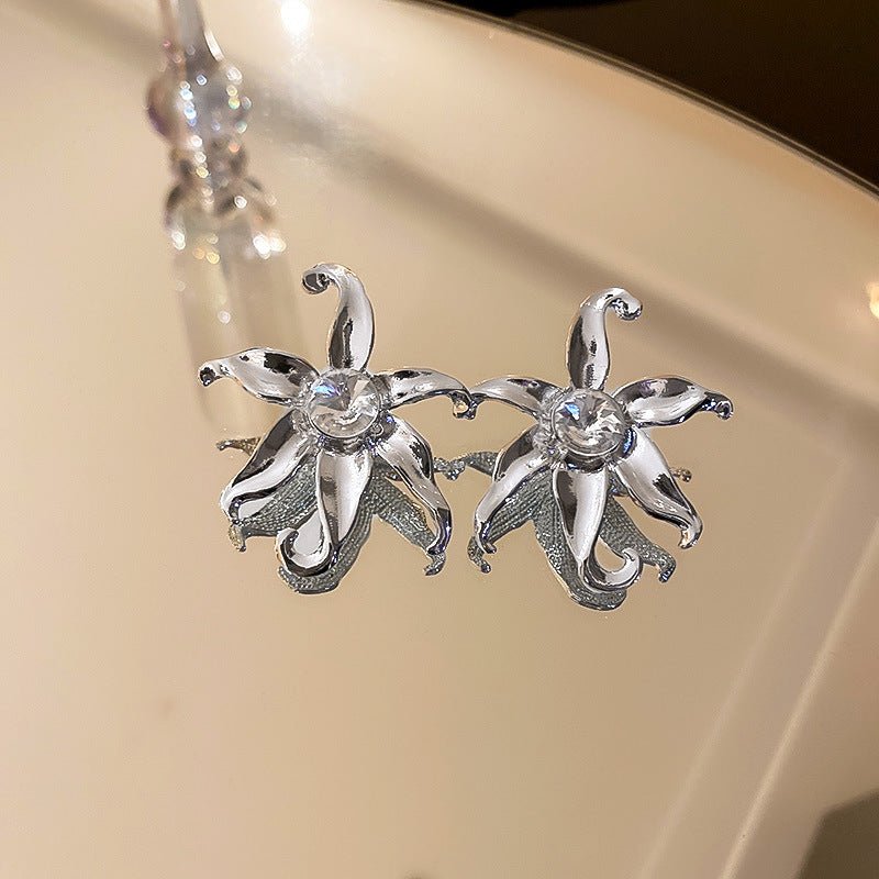 Silver Needle Frosty Wind Diamond Flower Stud Earrings-Jewearrings