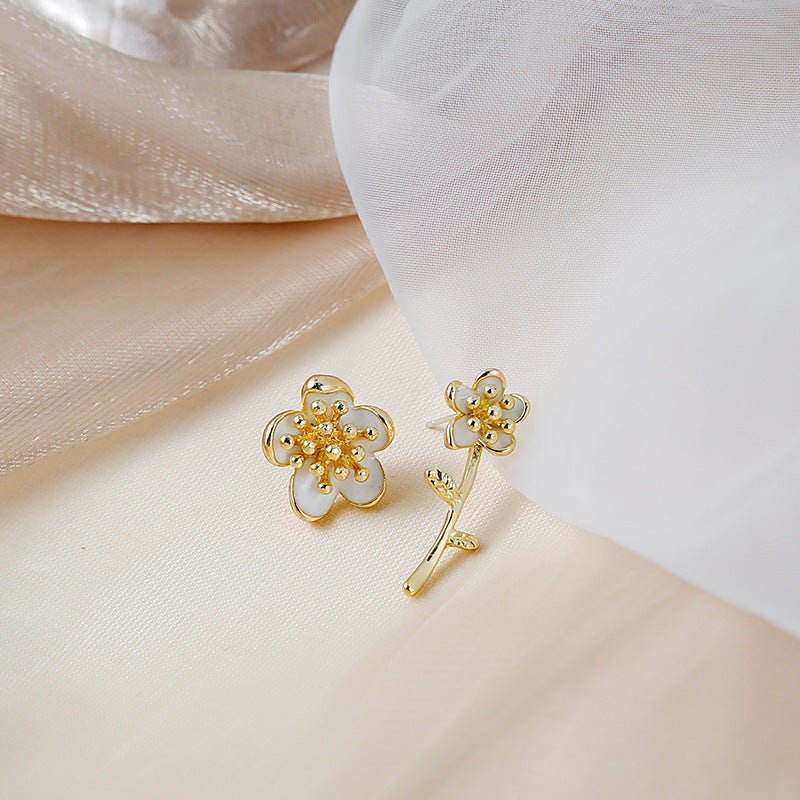 Silver Needle Pure And Beautiful Asymmetric Flower Stud Earrings Narcissus-Jewearrings