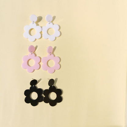 Simple Acrylic Earrings Flowers Retro Temperament White-Jewearrings