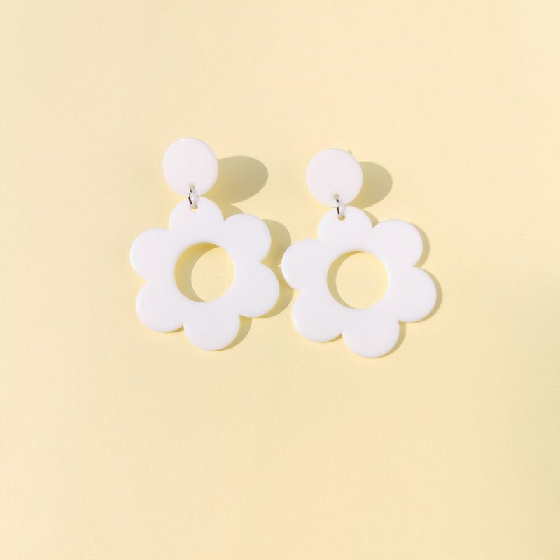 Simple Acrylic Earrings Flowers Retro Temperament White-Jewearrings