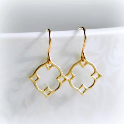 Simple And Fashionable Commuting Diamond Gold Earrings-Jewearrings