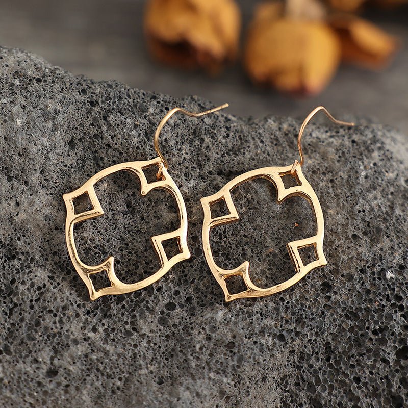 Simple And Fashionable Commuting Diamond Gold Earrings-Jewearrings