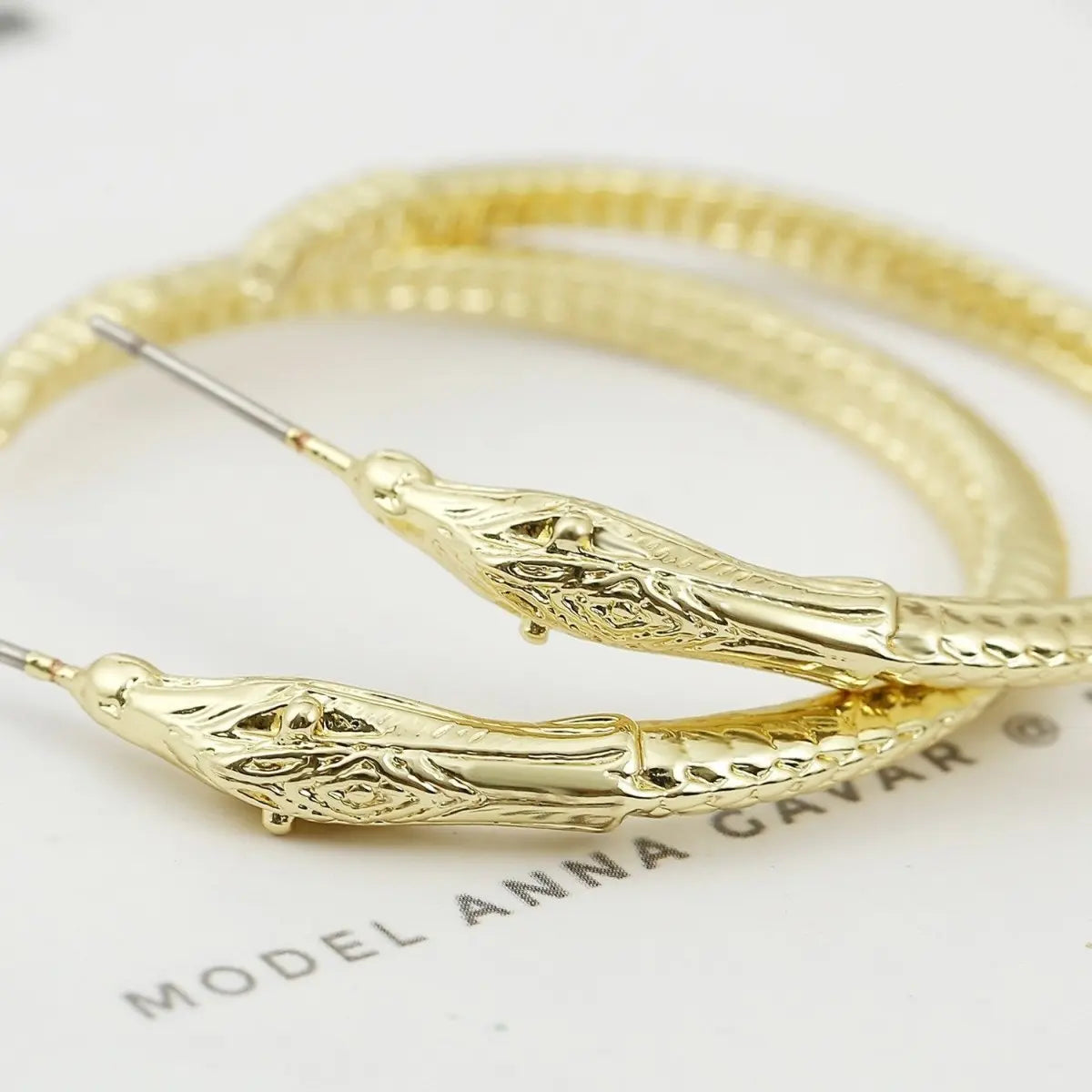 Snake Earrings: Three Dimensional Engraved Alloy-Jewearrings