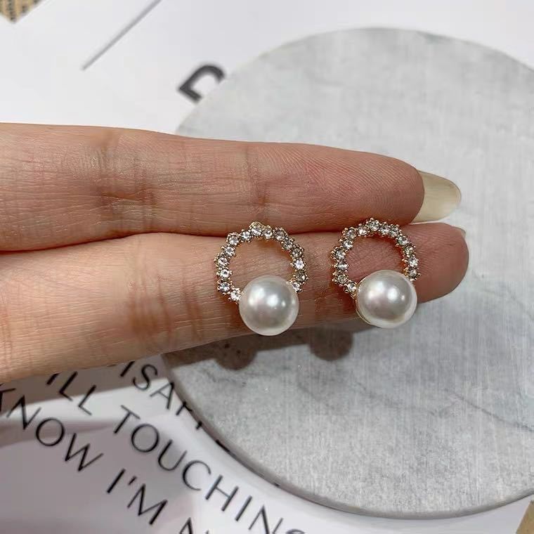 South Korea's Dongdaemun Ring Diamond and Pearl Stud Earrings-Jewearrings