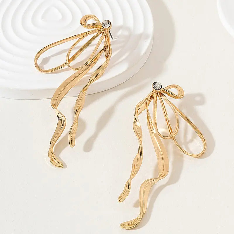 Stand Out From The Crowd: Gold Bow Earrings For Women-Jewearrings