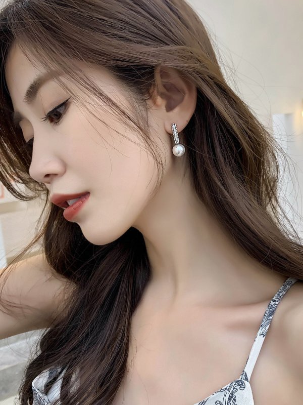 Sterling Silver Needle Diamond C- Shaped Pearl Earrings For Women Japanese And Korean Style Graceful Online Influencer Ear Rings Simple Cold Style Earrings-Jewearrings