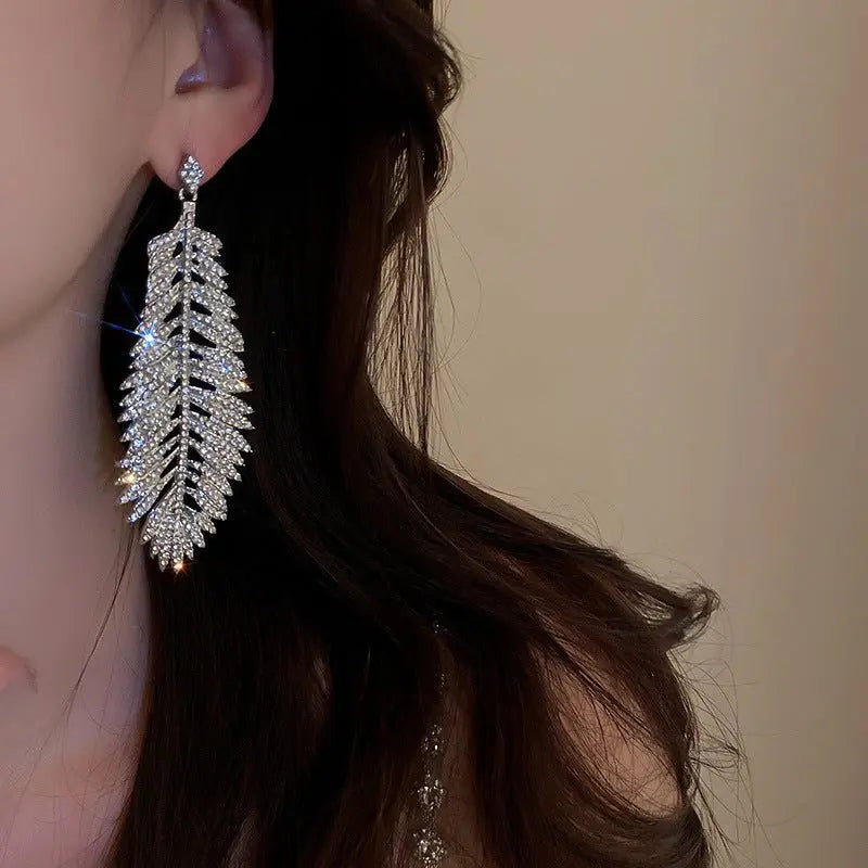 Stunning Leaf Feather Earrings - Spice Up Your Look-Jewearrings