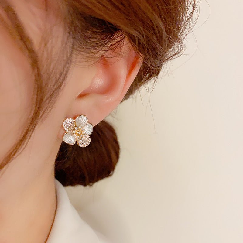 Sweet Micro-inlaid Flower Stud Earrings For Women Sterling Silver Needle Special-interest Design-Jewearrings