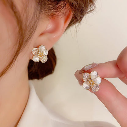 Sweet Micro-inlaid Flower Stud Earrings For Women Sterling Silver Needle Special-interest Design-Jewearrings