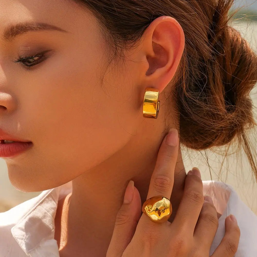 Titanium Earrings Gold-plated C-Shaped Studs-Jewearrings