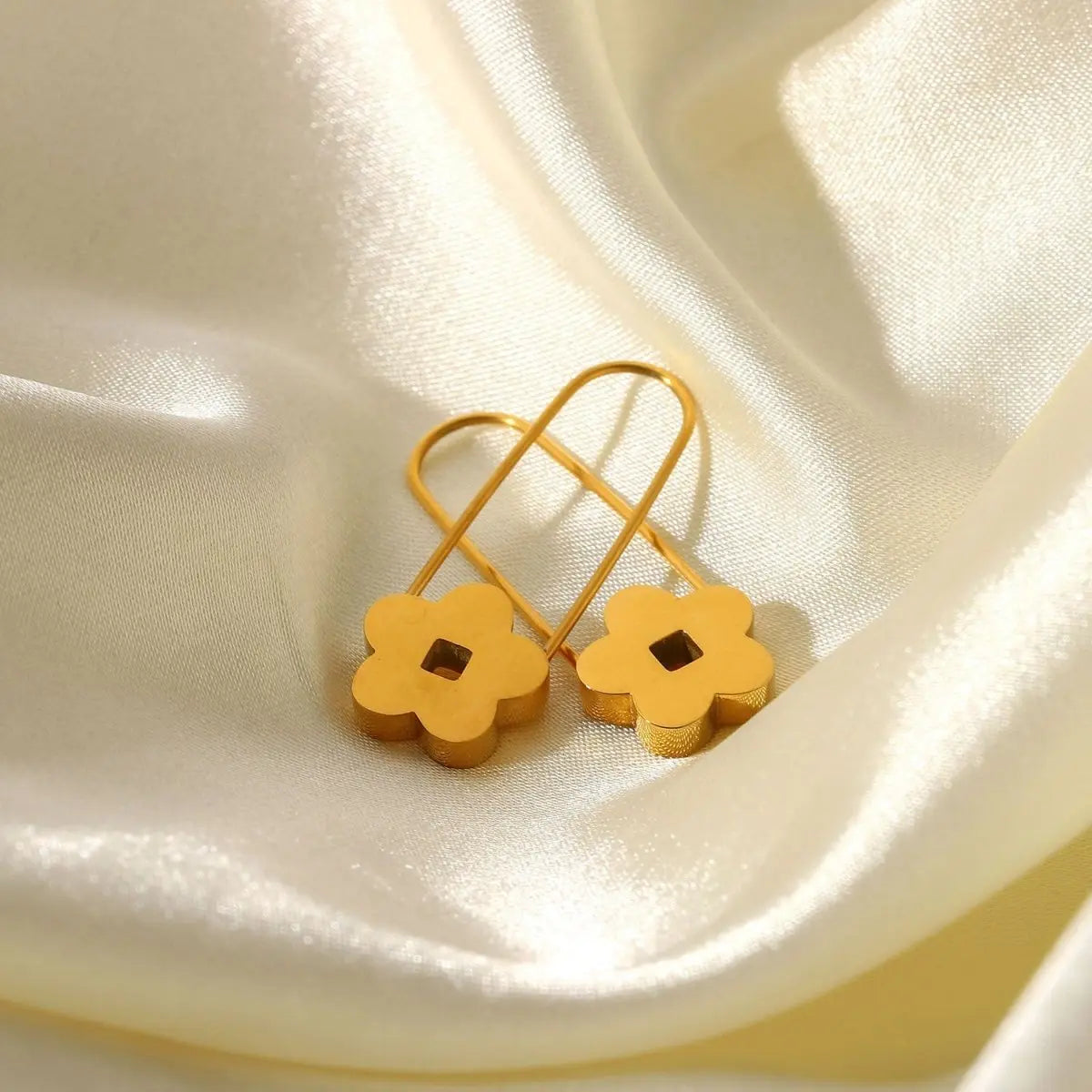 Titanium Earrings Little Flower Clip Shape-Jewearrings