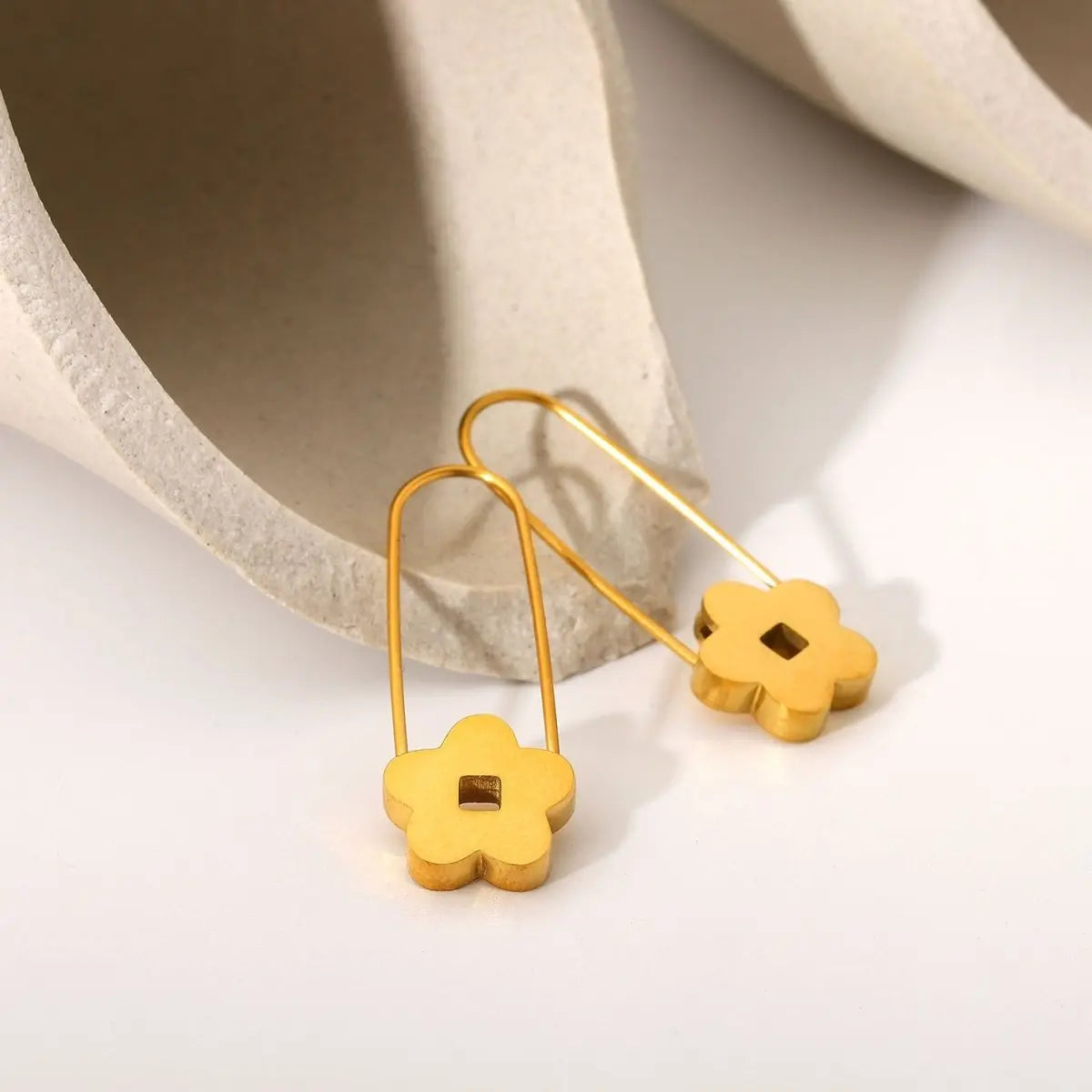 Titanium Earrings Little Flower Clip Shape-Jewearrings