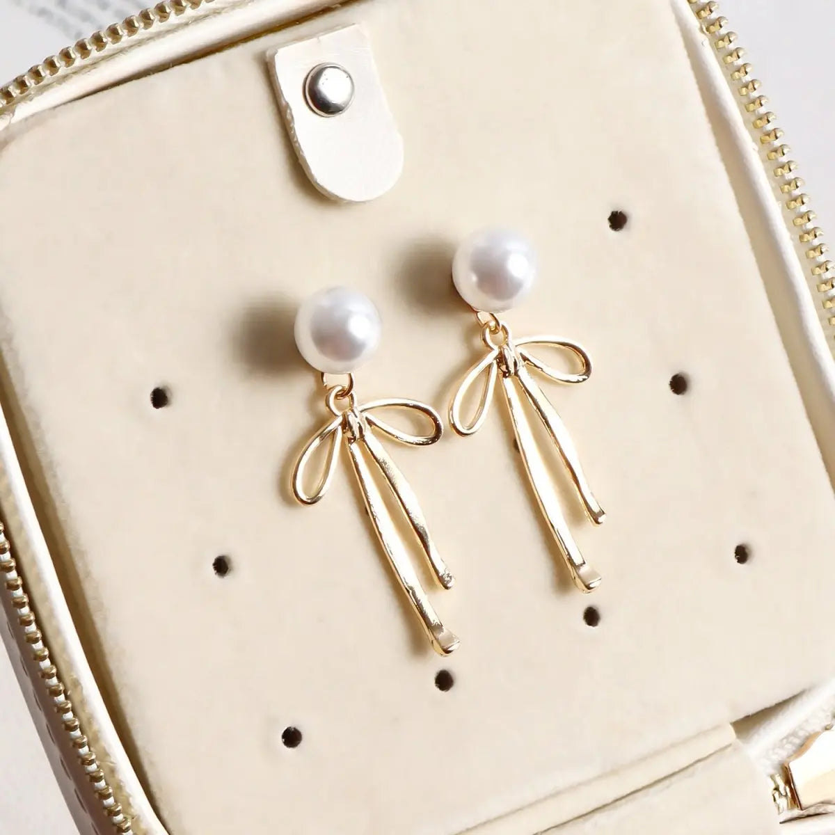 Upgrade Your Look: Retro French Pearl Bow Earrings-Jewearrings