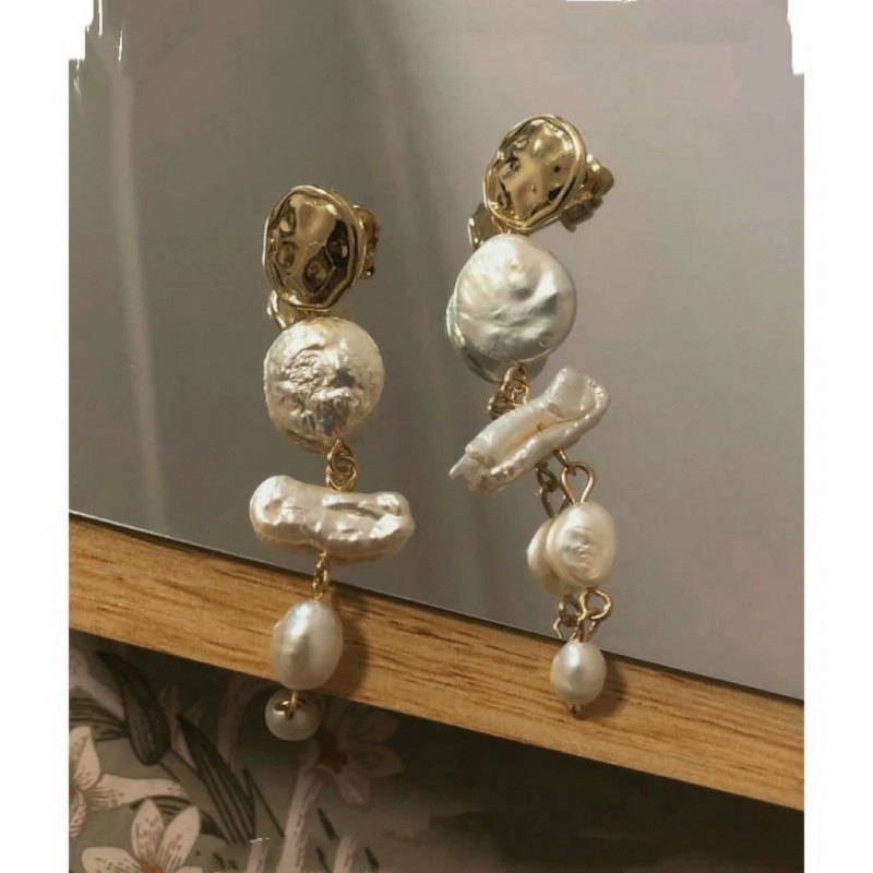 Vintage Earrings Baroque Shaped Pearl-Jewearrings