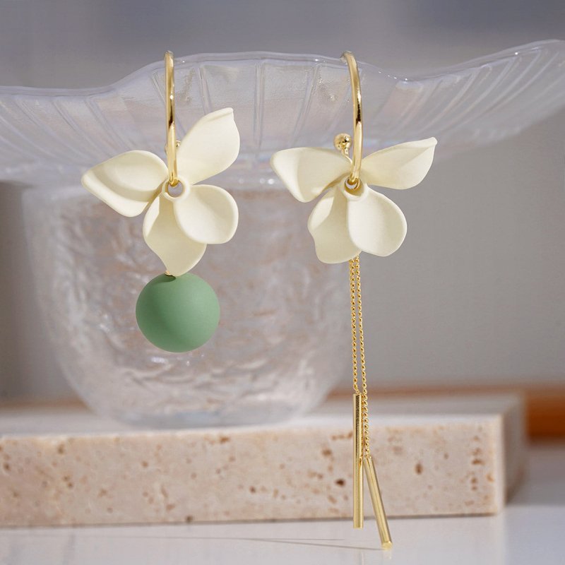 White Flower Earrings - Asymmetric Fringe-Jewearrings