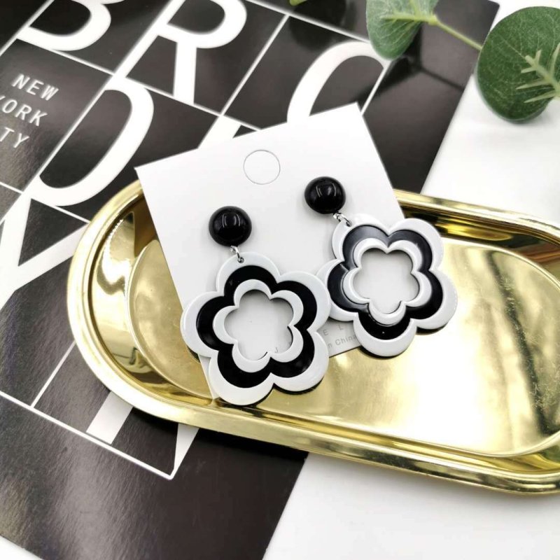 White Flower Earrings - Black Bottom-Jewearrings