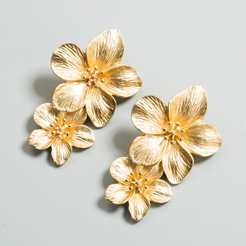 White Flower Earrings - Golden Petals-Jewearrings