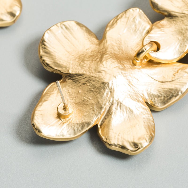 White Flower Earrings - Golden Petals-Jewearrings