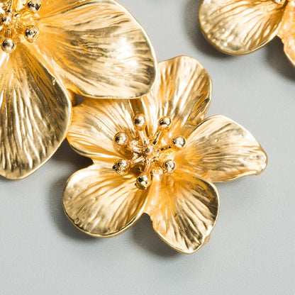 White Flower Earrings - Golden Petals-Jewearrings