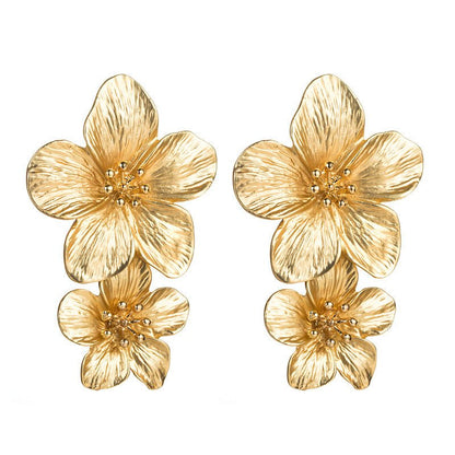 White Flower Earrings - Golden Petals-Jewearrings