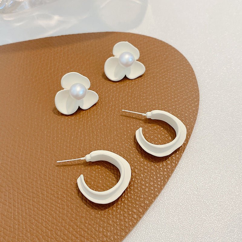 White Flower Earrings - Vintage Silver-Jewearrings