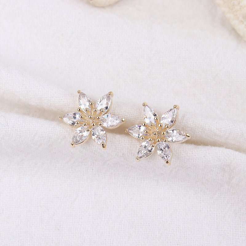 Women's Fashion Simple Shiny Diamond Flowers Stud Earrings-Jewearrings