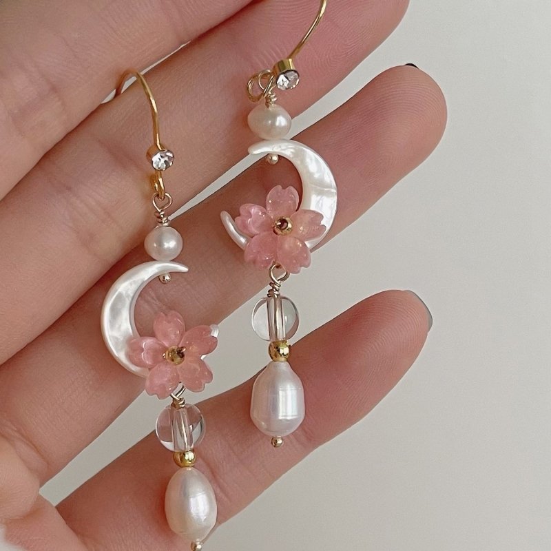 Women's Natural Shell Pearl Moon Earrings-Jewearrings