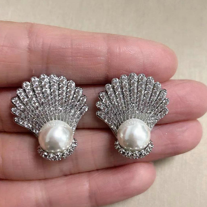 Women's New Style Shell Earrings Pearl Temperament-Jewearrings