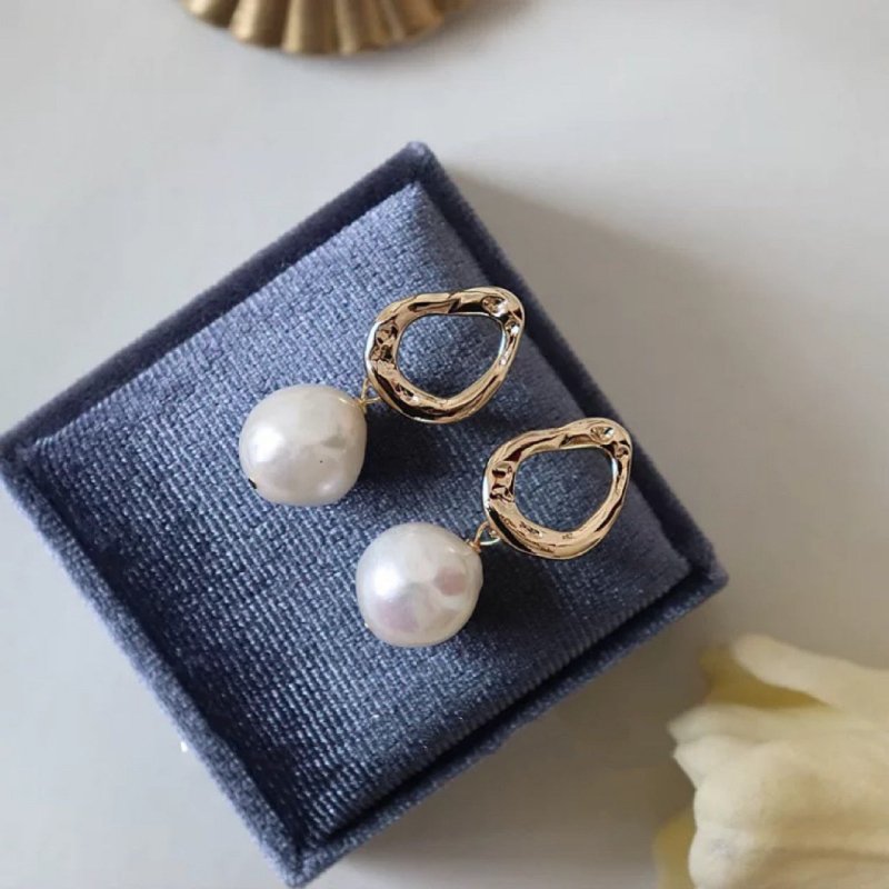 Women's Retro Temperament Baroque Pearl Earrings-Jewearrings